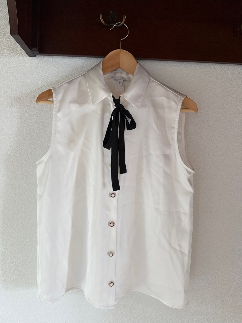 Maison D’Amelie Paris Sleeveless White Button-Front Shirt Black Ribbon Tie